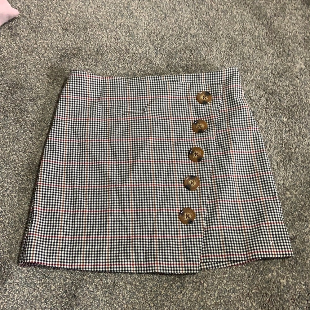Cute plaid checkered shirt from forever 21! Never worn! Size: small
